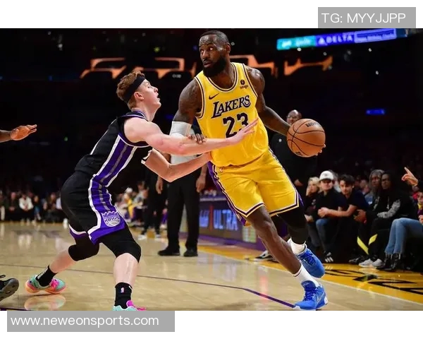 詹姆斯得分能力无与伦比却在三分和罚球上表现不佳的双面人生